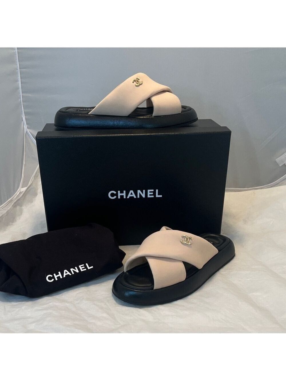Chanel Interlocking CC Logo Slides